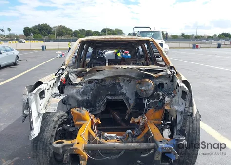 2016 GMC Yukon Xl Sle z USA, uszkodzony, nr VIN 1GKS1FKC2GR262306